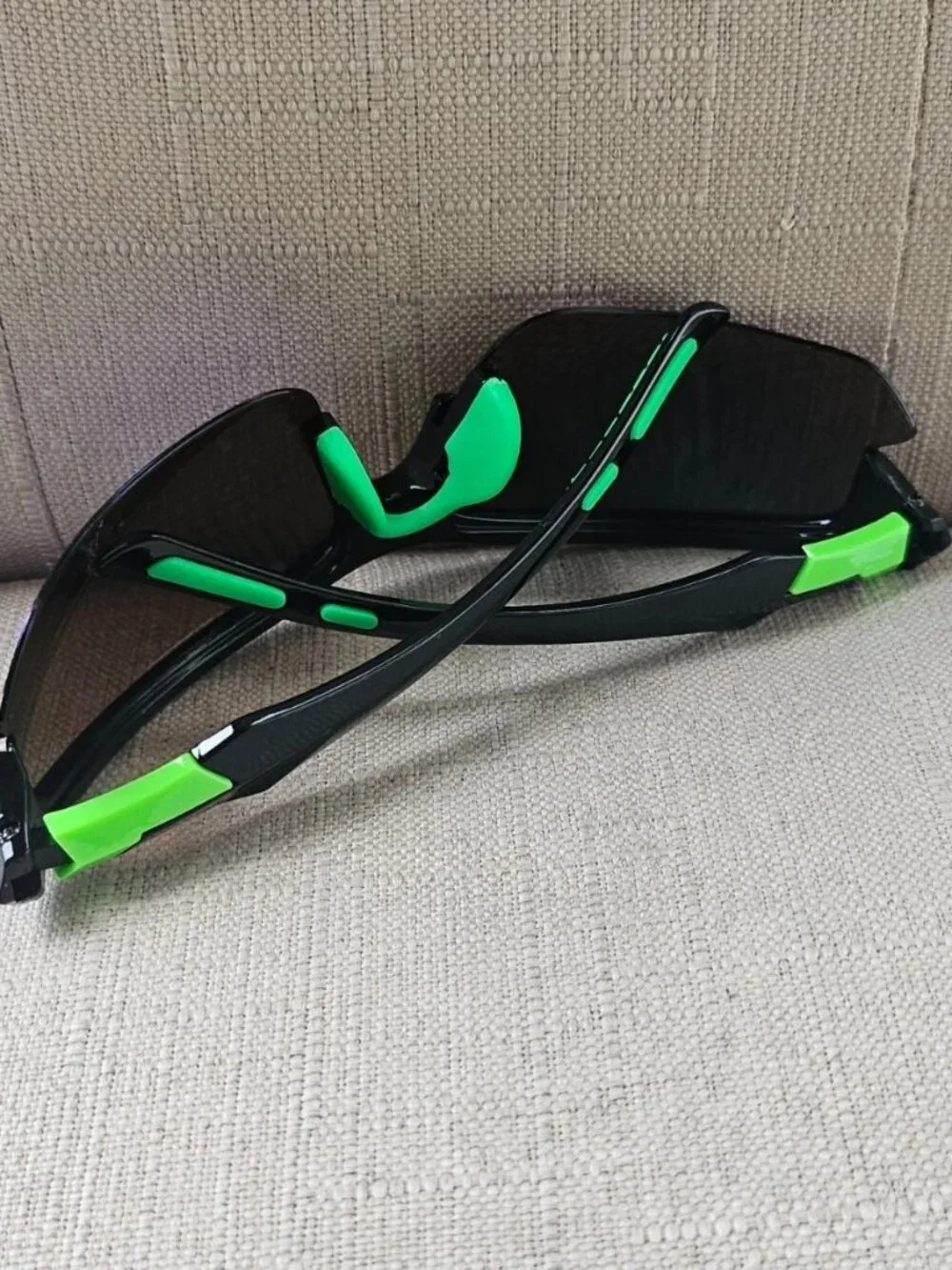 Men Sunglasses Wrap Style Sport Eyewear Blue Mirror Lenses Shades